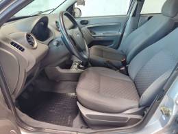 FORD - FIESTA - 2005/2006 - Prata - R$ 21.900,00