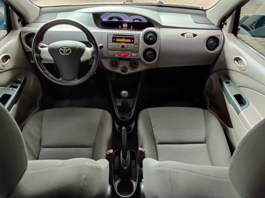 TOYOTA - ETIOS - 2013/2013 - Prata - R$ 39.900,00