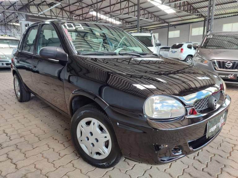 CHEVROLET - CORSA - 2002/2003 - Preta - R$ 16.900,00