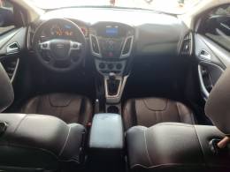 FORD - FOCUS - 2014/2015 - Preta - R$ 54.900,00