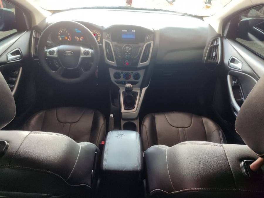 FORD - FOCUS - 2014/2015 - Preta - R$ 54.900,00