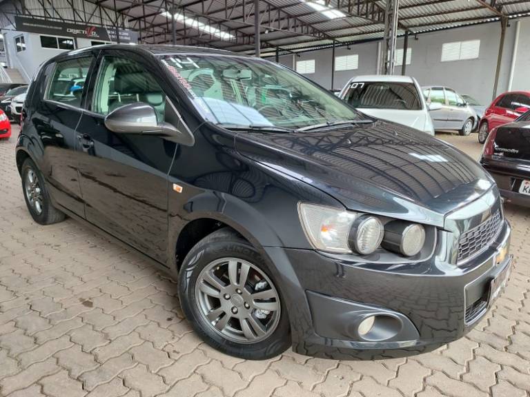 CHEVROLET - SONIC - 2013/2014 - Preta - R$ 42.900,00