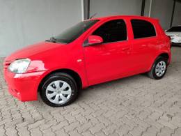 TOYOTA - ETIOS - 2014/2014 - Vermelha - R$ 42.900,00