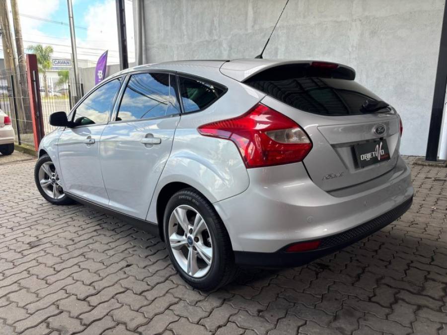 FORD - FOCUS - 2014/2015 - Prata - R$ 53.900,00