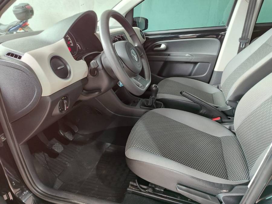 VOLKSWAGEN - UP - 2015/2016 - Preta - R$ 49.900,00