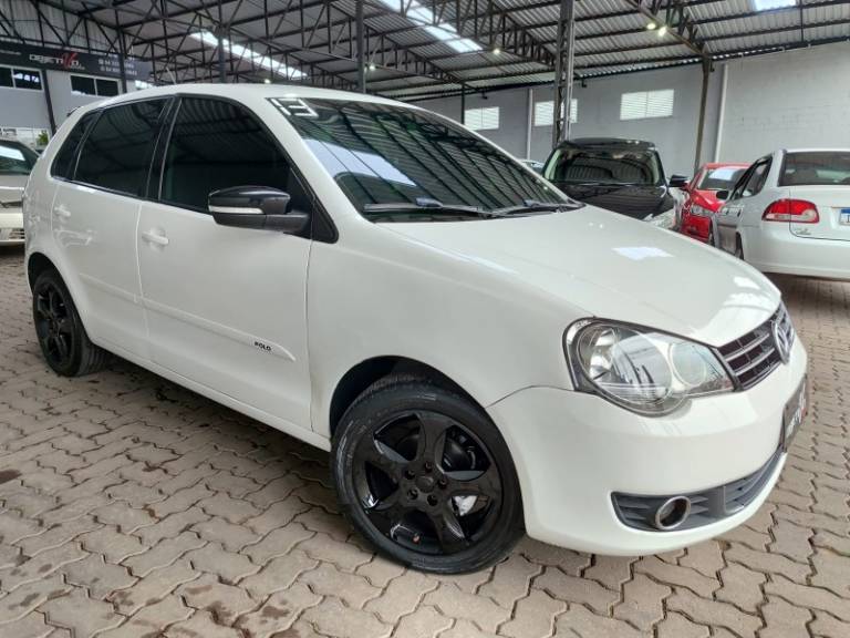 VOLKSWAGEN - POLO - 2012/2013 - Branca - R$ 40.900,00