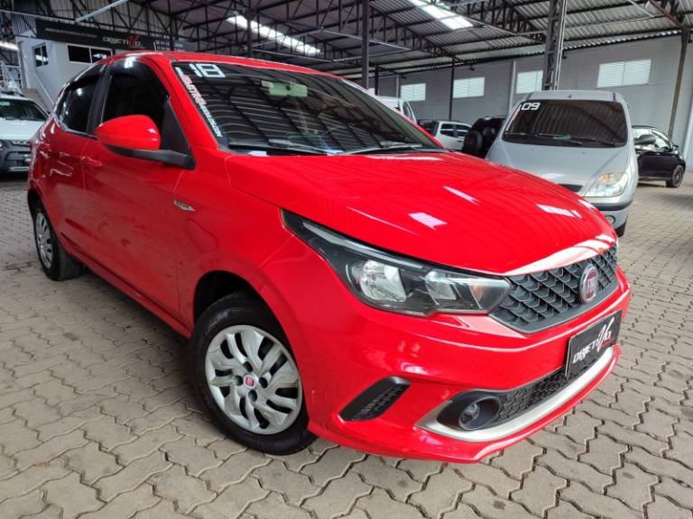 FIAT - ARGO - 2017/2018 - Vermelha - R$ 56.900,00