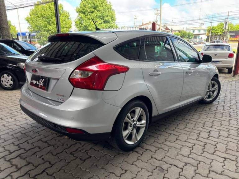 FORD - FOCUS - 2014/2015 - Prata - R$ 53.900,00