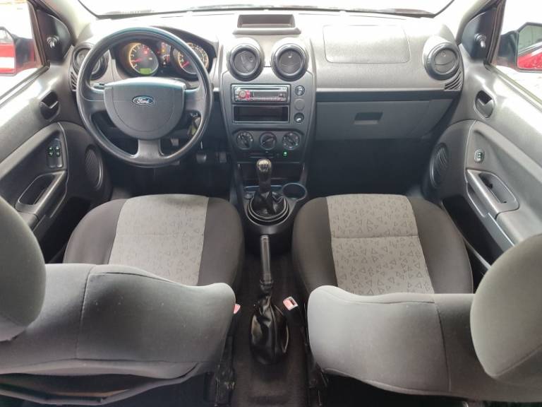 FORD - FIESTA - 2011/2012 - Vermelha - R$ 32.900,00