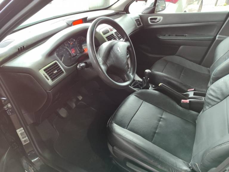 PEUGEOT - 307 - 2009/2010 - Preta - R$ 27.900,00