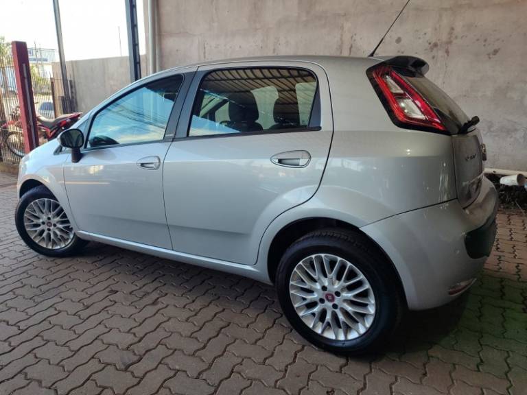 FIAT - PUNTO - 2012/2013 - Prata - R$ 36.900,00