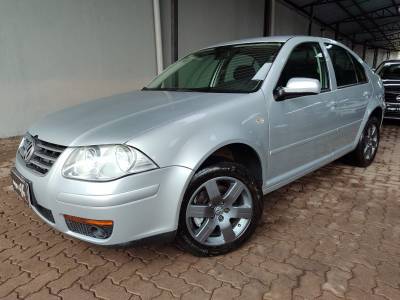 VOLKSWAGEN - BORA - 2009/2010 - Prata - R$ 39.900,00