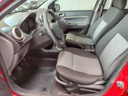 FORD - FIESTA - 2013/2014 - Vermelha - R$ 36.900,00