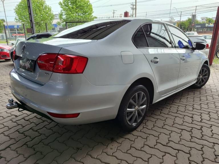 VOLKSWAGEN - JETTA - 2012/2012 - Prata - R$ 59.900,00