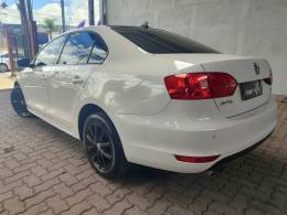 VOLKSWAGEN - JETTA - 2011/2012 - Branca - R$ 57.900,00