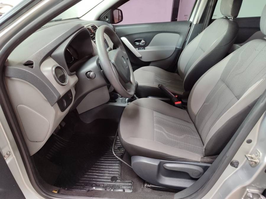 RENAULT - LOGAN - 2015/2015 - Prata - R$ 36.900,00