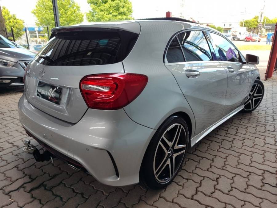 MERCEDES-BENZ - A 250 - 2015/2015 - Prata - R$ 132.900,00