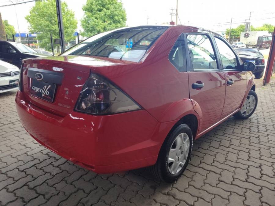 FORD - FIESTA - 2011/2012 - Vermelha - R$ 32.900,00