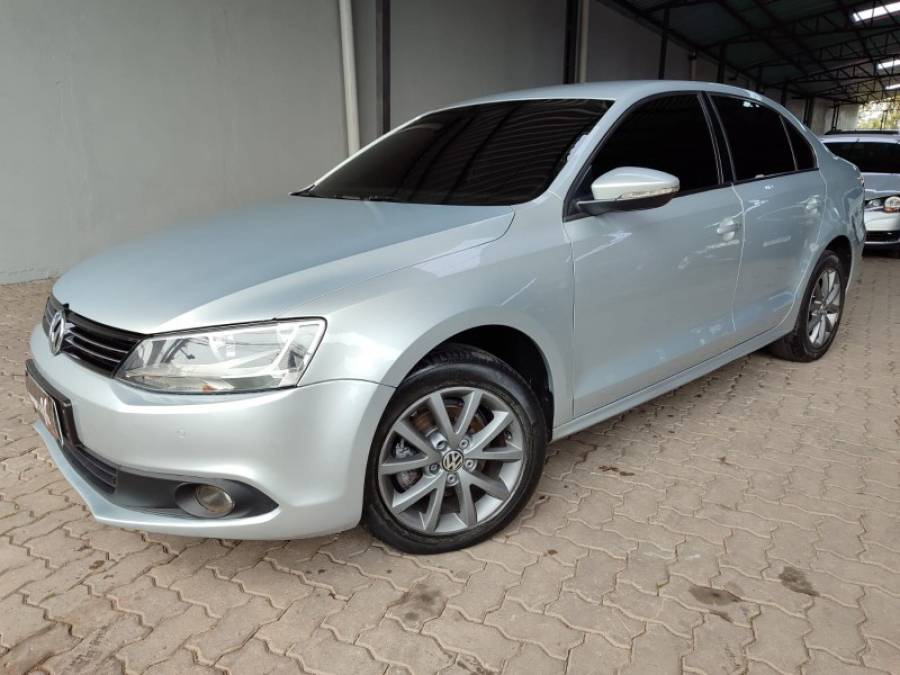 VOLKSWAGEN - JETTA - 2012/2012 - Prata - R$ 59.900,00