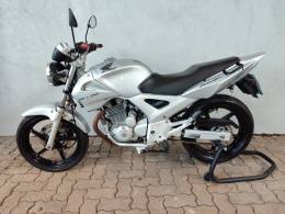 HONDA - CB TWISTER - 2004/2005 - Prata - R$ 9.900,00