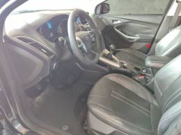 FORD - FOCUS - 2014/2015 - Preta - R$ 54.900,00