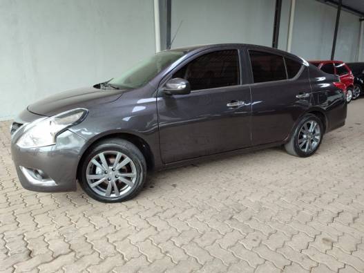 NISSAN - VERSA - 2018/2019 - Cinza - R$ 63.900,00