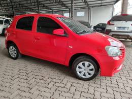 TOYOTA - ETIOS - 2014/2014 - Vermelha - R$ 42.900,00