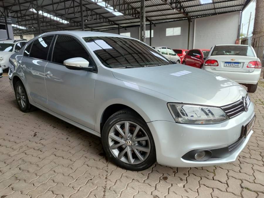 VOLKSWAGEN - JETTA - 2012/2012 - Prata - R$ 59.900,00