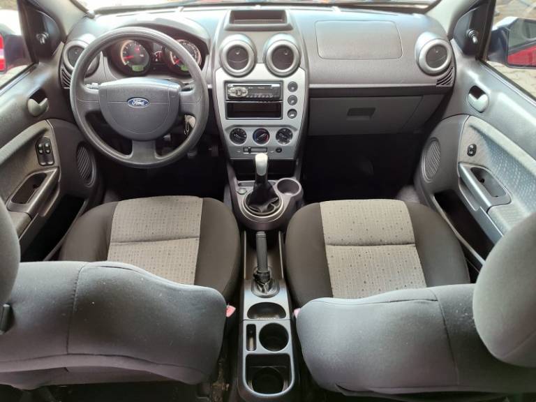 FORD - FIESTA - 2013/2014 - Vermelha - R$ 36.900,00