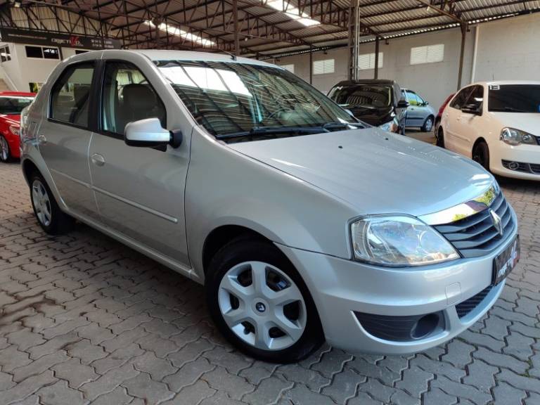 RENAULT - LOGAN - 2012/2013 - Prata - R$ 30.900,00