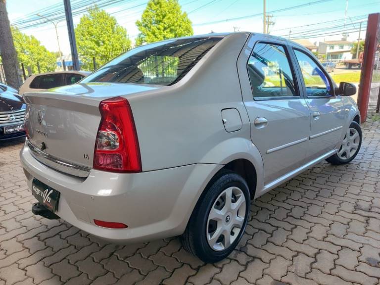 RENAULT - LOGAN - 2012/2013 - Prata - R$ 30.900,00