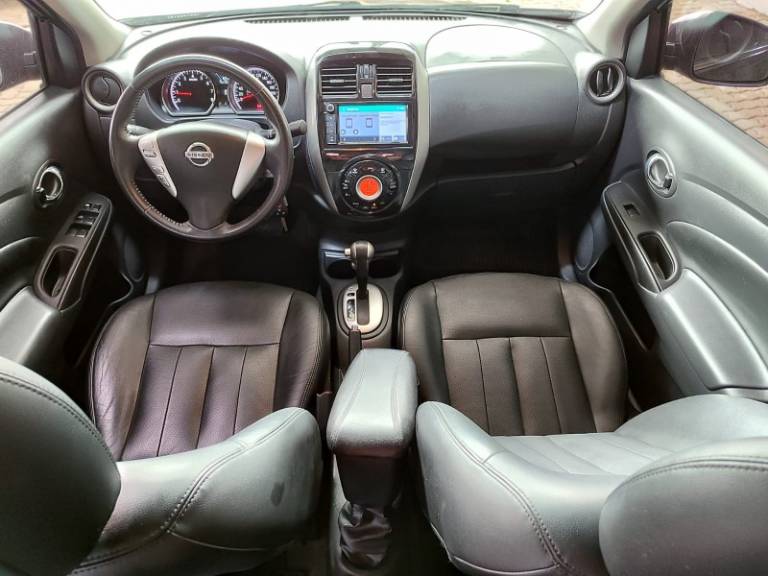 NISSAN - VERSA - 2018/2019 - Cinza - R$ 63.900,00