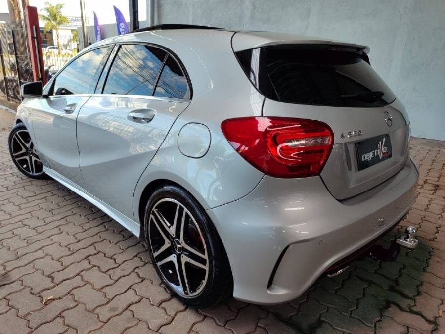 MERCEDES-BENZ - A 250 - 2015/2015 - Prata - R$ 132.900,00