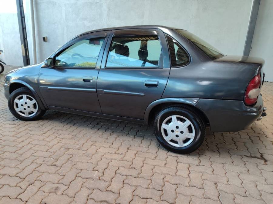 CHEVROLET - CORSA - 2001/2002 - Cinza - R$ 14.900,00