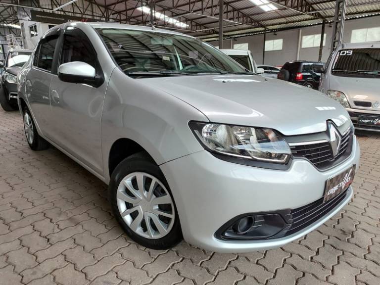 RENAULT - LOGAN - 2015/2015 - Prata - R$ 36.900,00