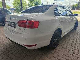 VOLKSWAGEN - JETTA - 2011/2012 - Branca - R$ 57.900,00