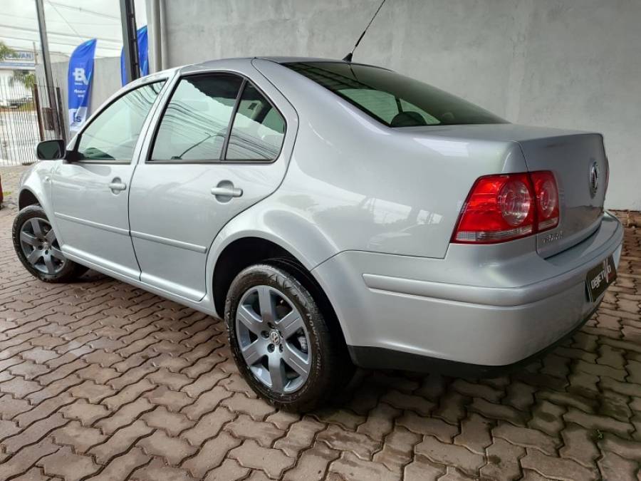 VOLKSWAGEN - BORA - 2009/2010 - Prata - R$ 39.900,00