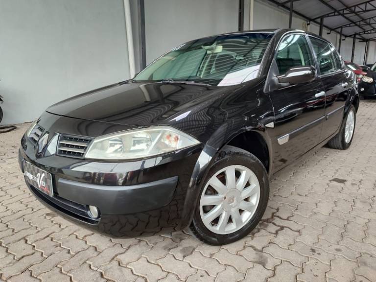 RENAULT - MÉGANE - 2010/2011 - Preta - R$ 31.900,00