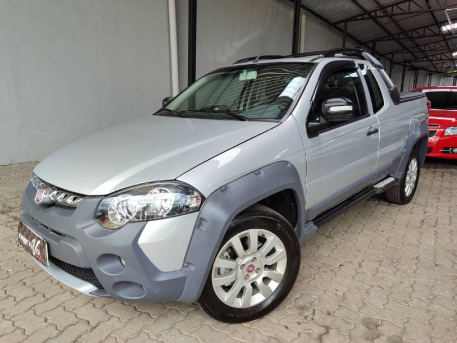 FIAT - STRADA - 2013/2014 - Prata - R$ 57.900,00