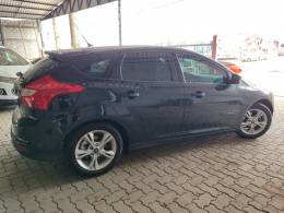 FORD - FOCUS - 2014/2015 - Preta - R$ 55.900,00