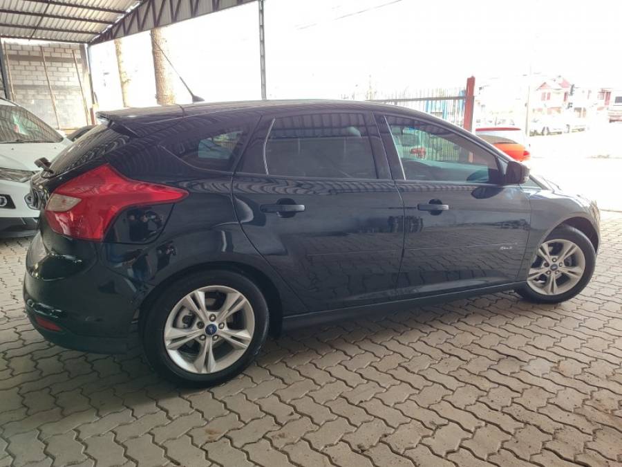 FORD - FOCUS - 2014/2015 - Preta - R$ 54.900,00