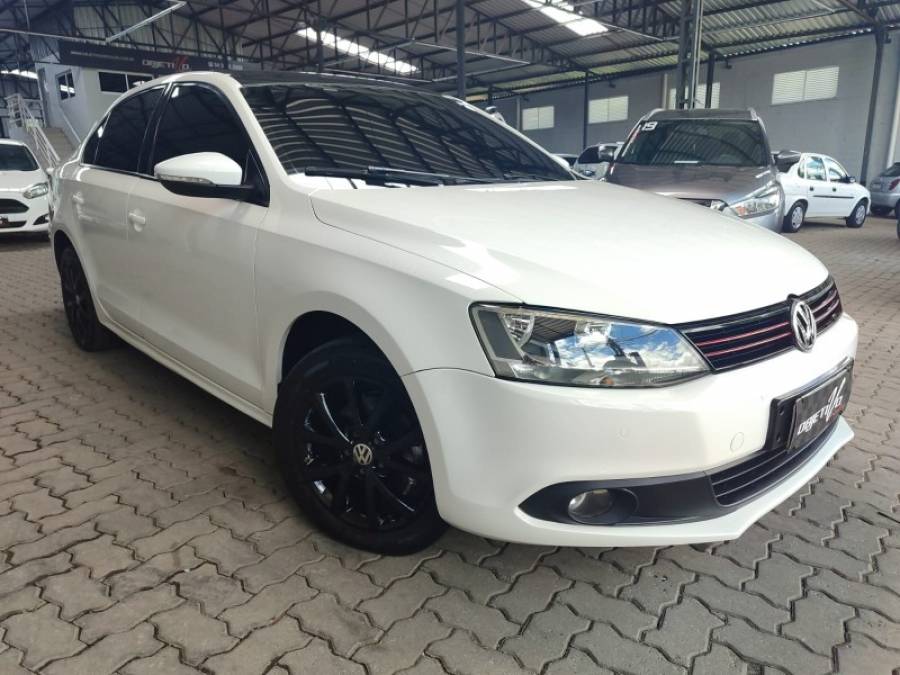 VOLKSWAGEN - JETTA - 2011/2012 - Branca - R$ 57.900,00