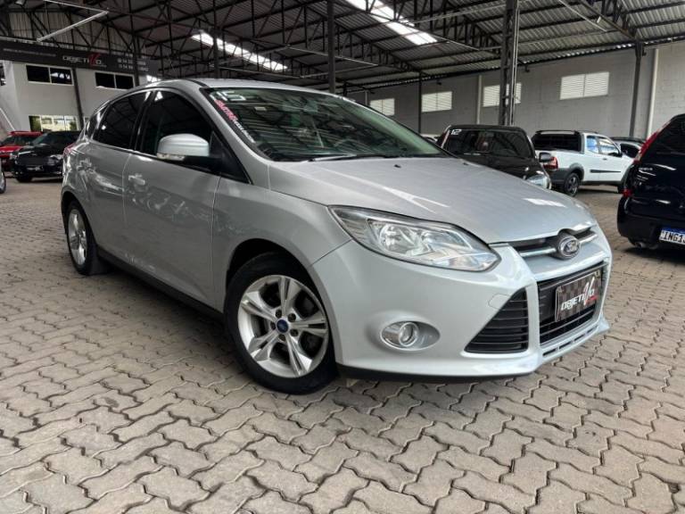 FORD - FOCUS - 2014/2015 - Prata - R$ 53.900,00